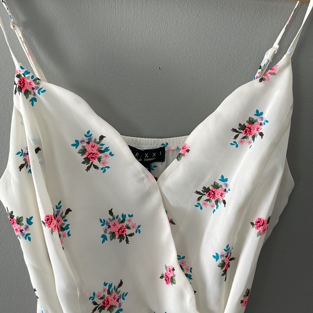 White Floral Dress - Picture 4 of 8